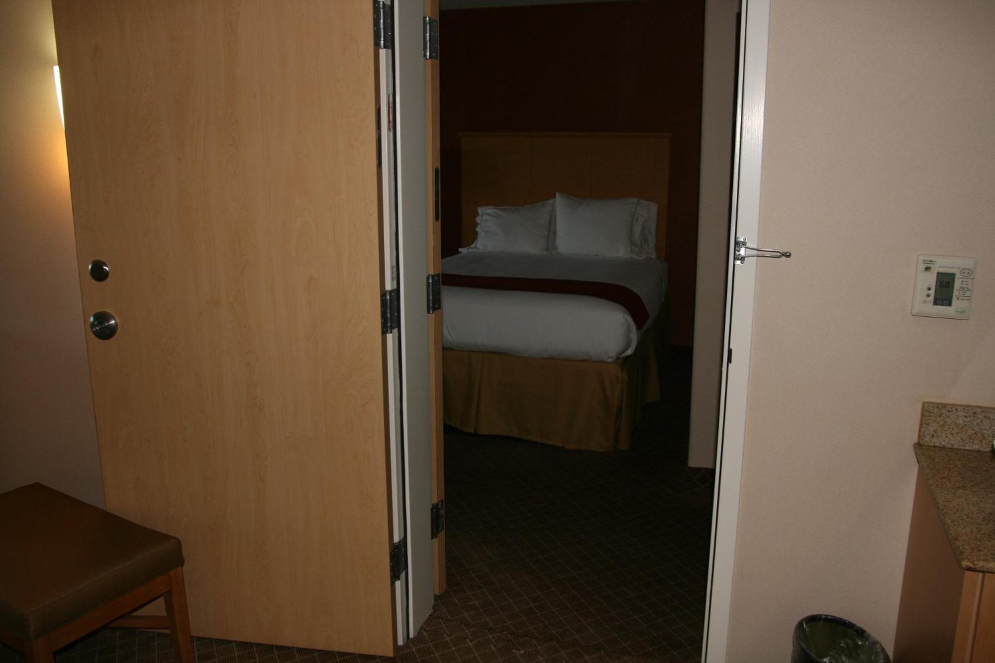 Holiday Inn Express Stockton Southeast By Ihg Exteriör bild