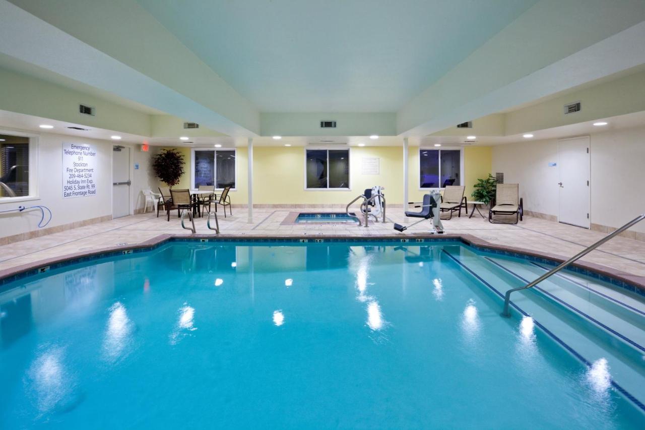 Holiday Inn Express Stockton Southeast By Ihg Exteriör bild