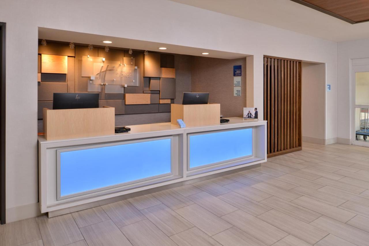 Holiday Inn Express Stockton Southeast By Ihg Exteriör bild