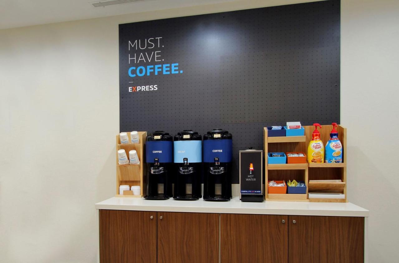 Holiday Inn Express Stockton Southeast By Ihg Exteriör bild