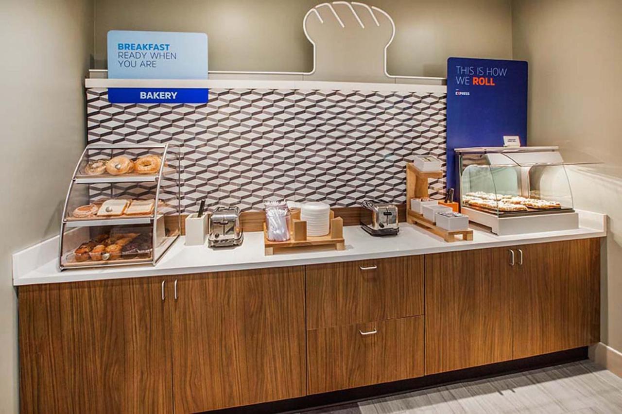 Holiday Inn Express Stockton Southeast By Ihg Exteriör bild